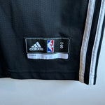 Lade das Bild in den Galerie-Viewer, Chicago Bulls Adidas jersey - Small
