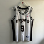 Carregar imagem no visualizador da galeria, San Antonio Spurs Tony Parker Champion jersey - Medium
