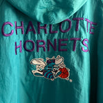 Görseli Galeri görüntüleyiciye yükleyin, Charlotte Hornets Logo 7 Jacket - XL
