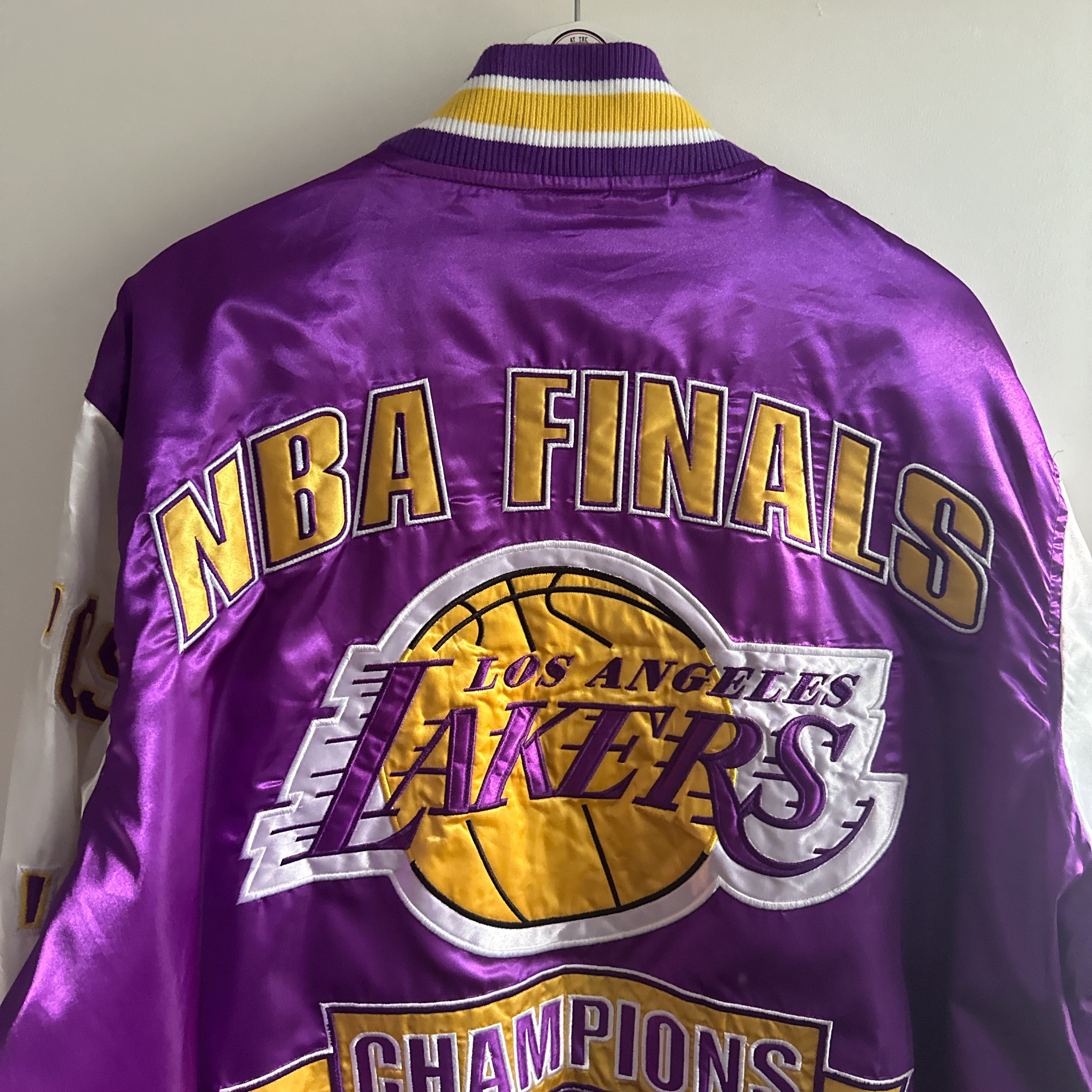 Los Angeles Lakers NBA Finals & NBA Champions Carl Banks satin bomber Jacket - Large