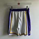 Charger l&#39;image dans la galerie, Los Angeles Lakers Nike shorts - Youth Small
