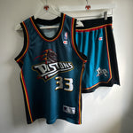 Afbeelding in Gallery-weergave laden, Detroit Pistons Grant Hill Champion jersey &amp; shorts  - Small
