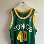 Load image into Gallery viewer, Seattle Super Sonics Shawn Kemp Champion jersey - Large
