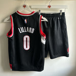 Charger l&#39;image dans la galerie, Portland Trailblazers Damien Lillard Nike jersey &amp; shorts  - Youth Medium
