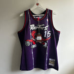 Load image into Gallery viewer, Toronto Raptors Vince Carter Mitchell &amp; Ness jersey - Large
