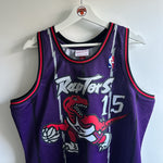 Cargar imagen en el visor de la galería, Toronto Raptors Vince Carter Mitchell &amp; Ness jersey - Large
