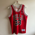 Görseli Galeri görüntüleyiciye yükleyin, Chicago Bulls Scottie Pippen Champion jersey - Small (Fits medium)
