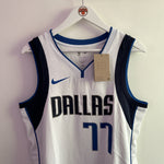 Φόρτωση εικόνας στο εργαλείο προβολής Συλλογής, Dallas Mavericks Luka Doncic Nike jersey - Medium
