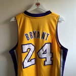 Lade das Bild in den Galerie-Viewer, Los Angeles Lakers Kobe Bryant Adidas jersey - Medium (Fits large)
