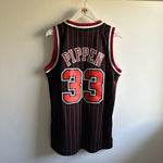 Charger l&#39;image dans la galerie, Chicago Bulls Scottie Pippen Adidas jersey - Medium (Fits large)
