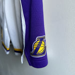 Charger l&#39;image dans la galerie, Los Angeles Lakers Nike shorts - Youth Small
