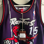 Load image into Gallery viewer, Toronto Raptors Vince Carter Mitchell &amp; Ness jersey - Large
