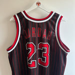 Görseli Galeri görüntüleyiciye yükleyin, Chicago Bulls Michael Jordan Champion reversible jersey - XL
