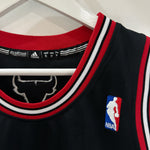 Görseli Galeri görüntüleyiciye yükleyin, Chicago Bulls Derrick Rose Adidas jersey - Small (Fits Medium)
