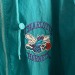 Görseli Galeri görüntüleyiciye yükleyin, Charlotte Hornets Logo 7 Jacket - XL
