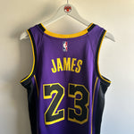 Charger l&#39;image dans la galerie, Los Angeles Lakers Lebron James Jordan jersey - Small
