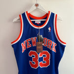 Load image into Gallery viewer, New York Knicks Patrick Ewing Mitchell &amp; Ness jersey - Large
