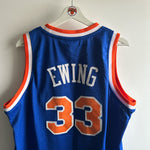 Lade das Bild in den Galerie-Viewer, New York Knicks Patrick Ewing Adidas jersey - Large
