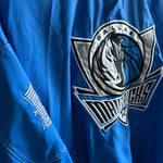 Cargar imagen en el visor de la galería, Dallas Mavericks Carl Banks G111 pullover jacket- XL
