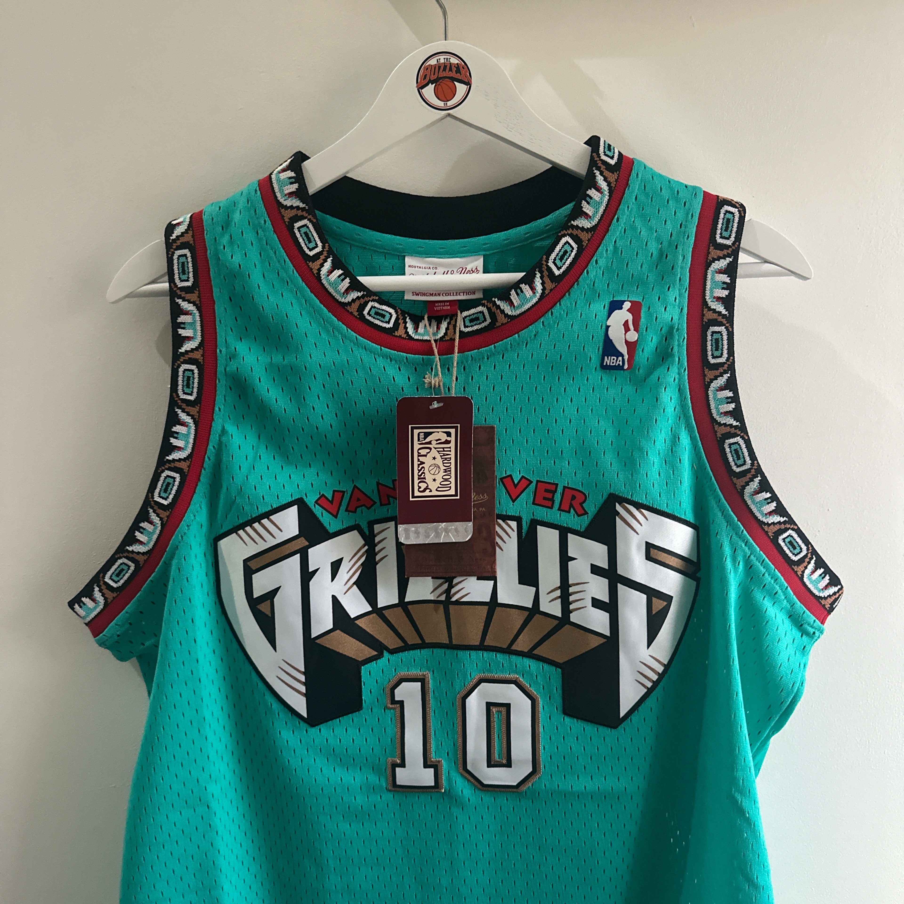 Vancouver Grizzlies Mike Bibby Mitchell & Ness Jersey - Youth XL