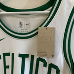 Lade das Bild in den Galerie-Viewer, Boston Celtics Jaylen Brown Nike jersey - Medium
