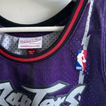 Cargar imagen en el visor de la galería, Toronto Raptors Vince Carter Mitchell &amp; Ness jersey - Large
