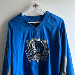 Cargar imagen en el visor de la galería, Dallas Mavericks Carl Banks G111 pullover jacket- XL
